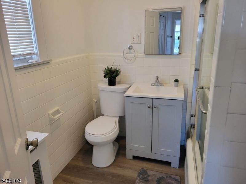 BATHROOM 2ND FLOOR