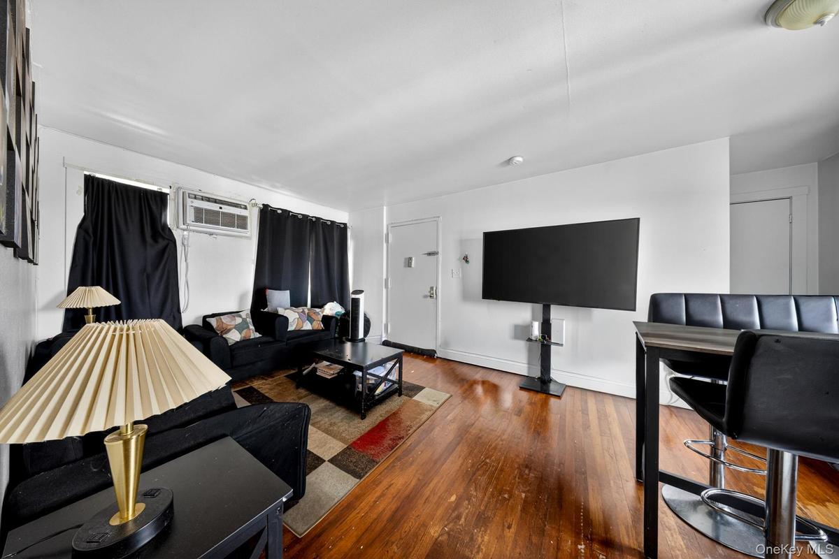2nd Floor --->