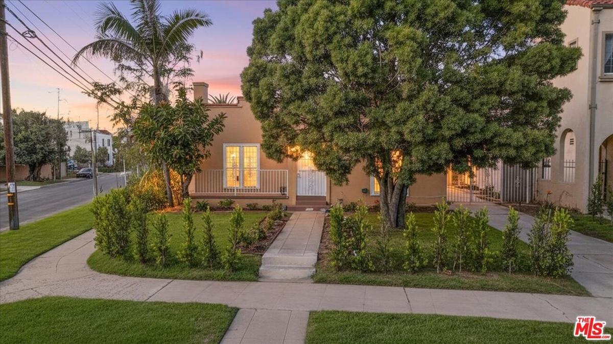 Front unit corner lot 8389 SQF