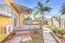 back unit backyard w/deck