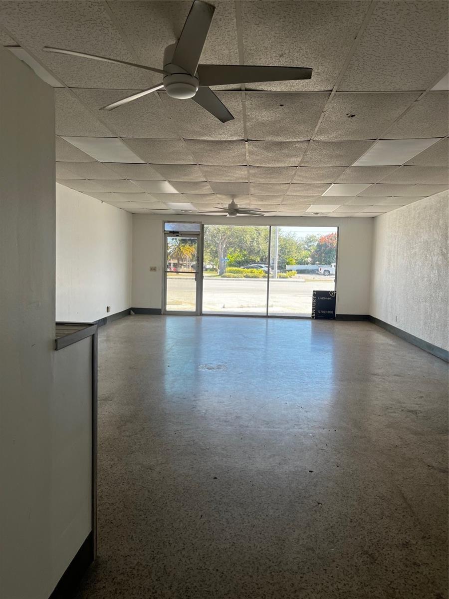 roughly 1000 sq ft with private RR