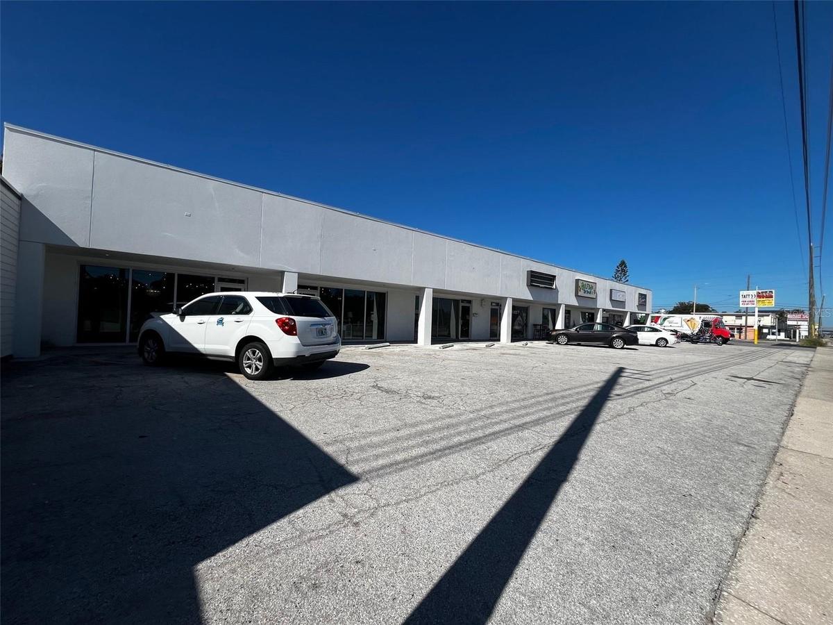 store fronts/parking in front