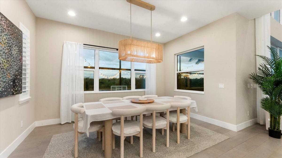 eat-in kitchen space