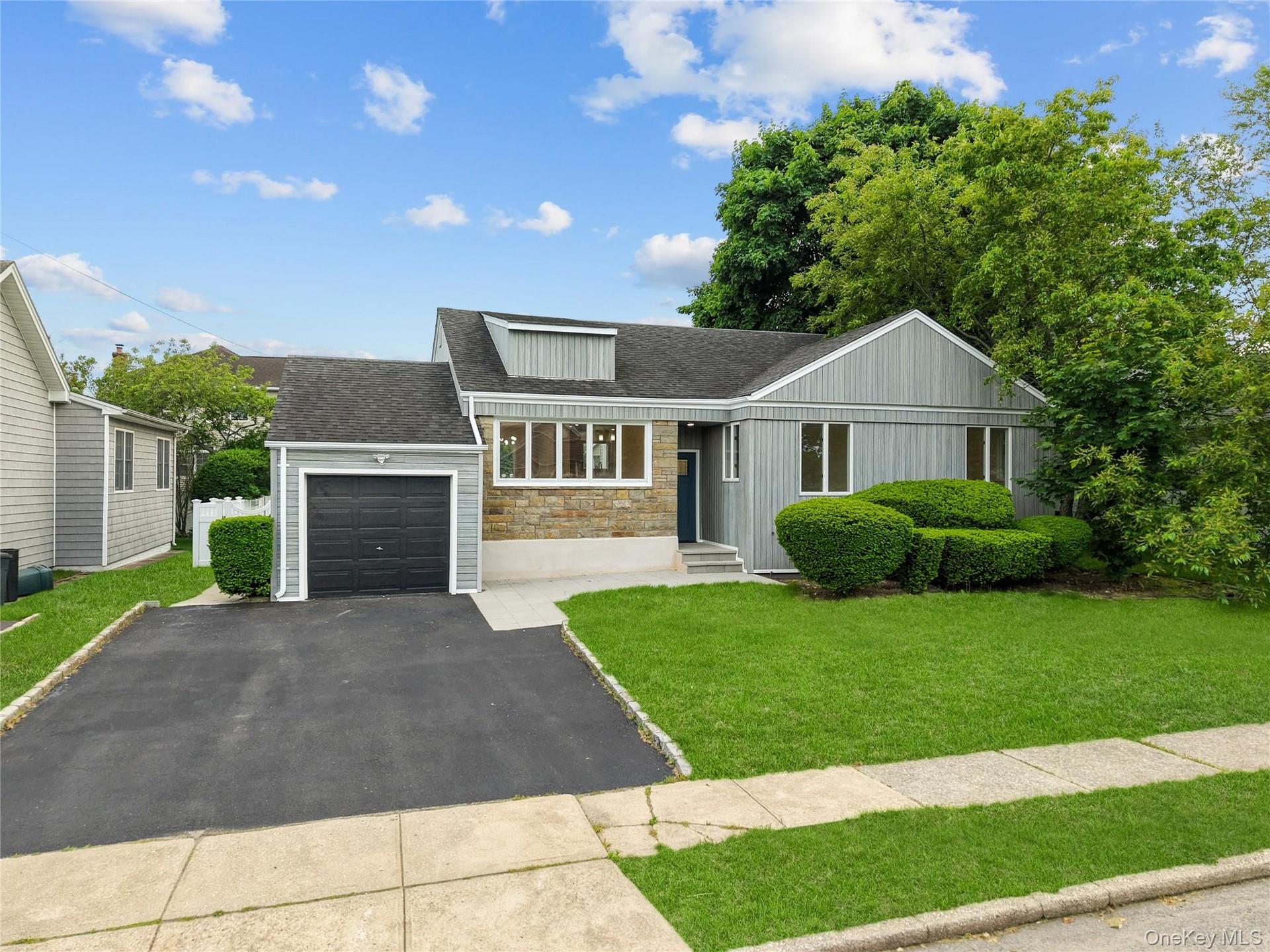 BEAUTIFUL RANCH ON AN AMAZING LOT