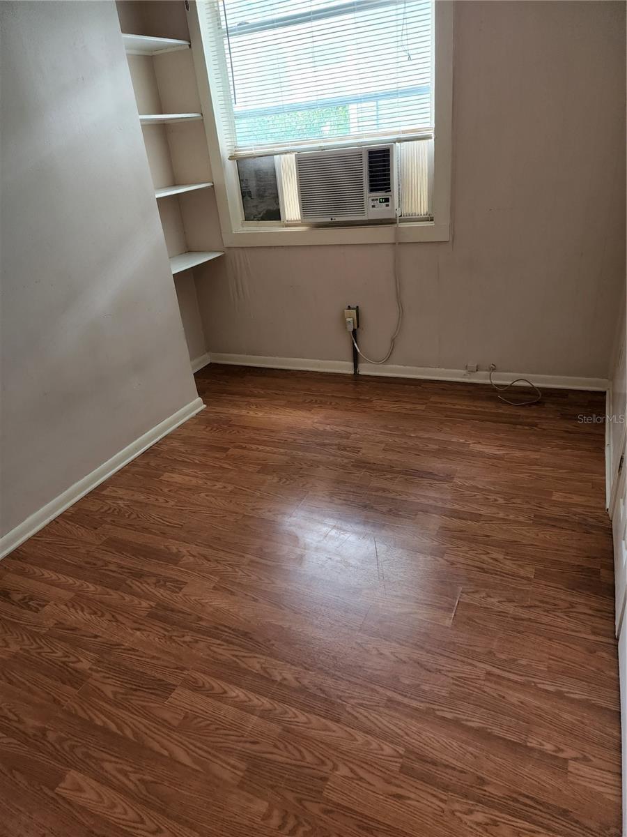 Apt 1