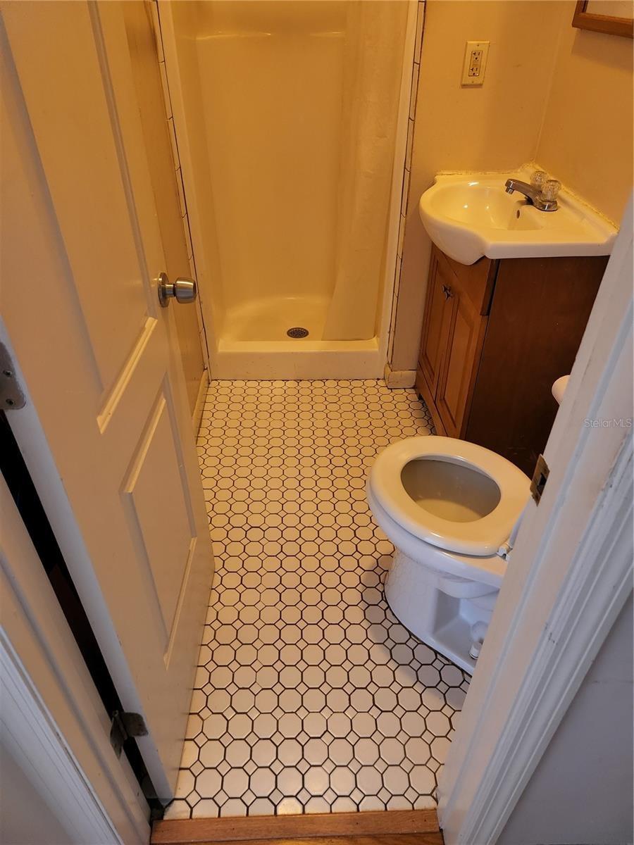 Apt 1