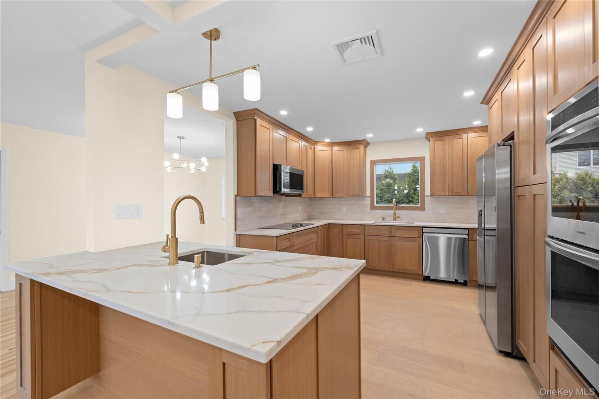2 SINKS / ISLAND WITH OVERHANG
