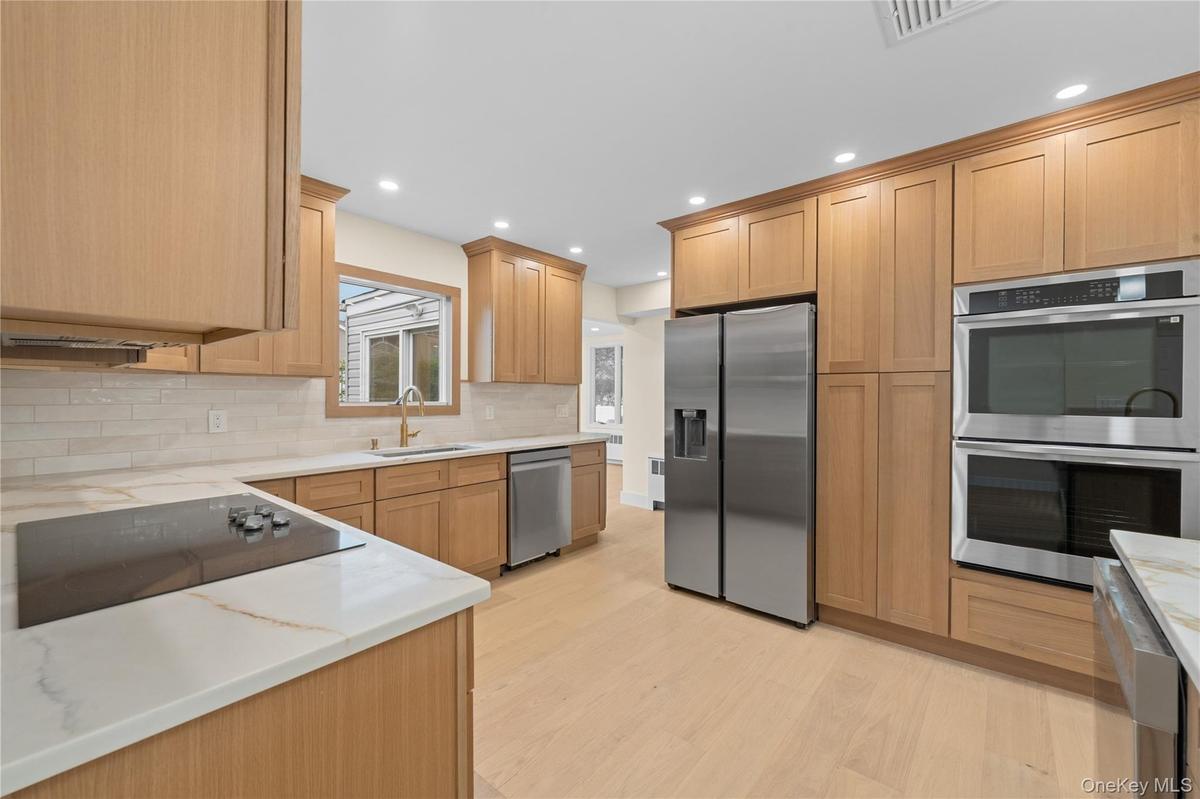SAMSUNG REFRIGERATOR AND DOUBLE OVEN