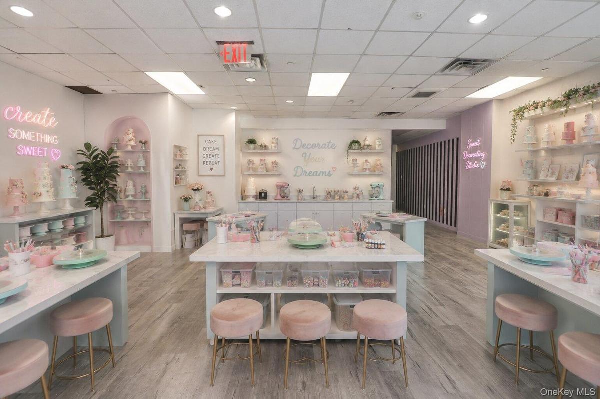 Virtually staged cake decorating store