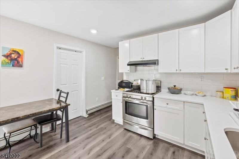 Eat-in Kitchen