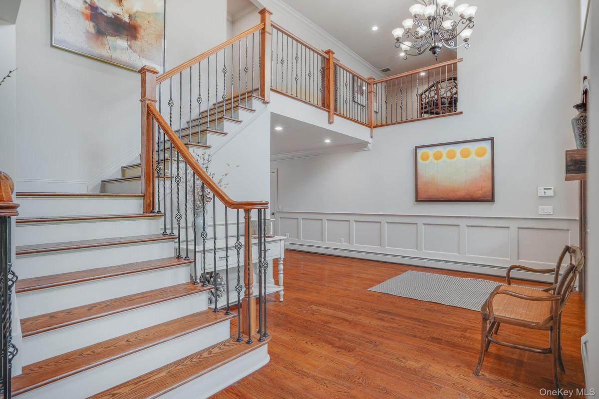 Foyer/Stairs