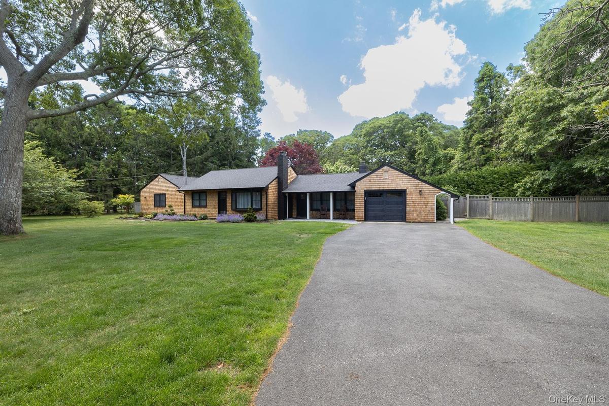 Large driveway for parking