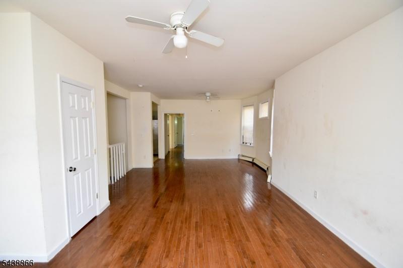 Apt 1