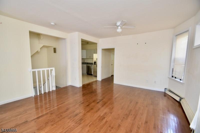 Apt 1