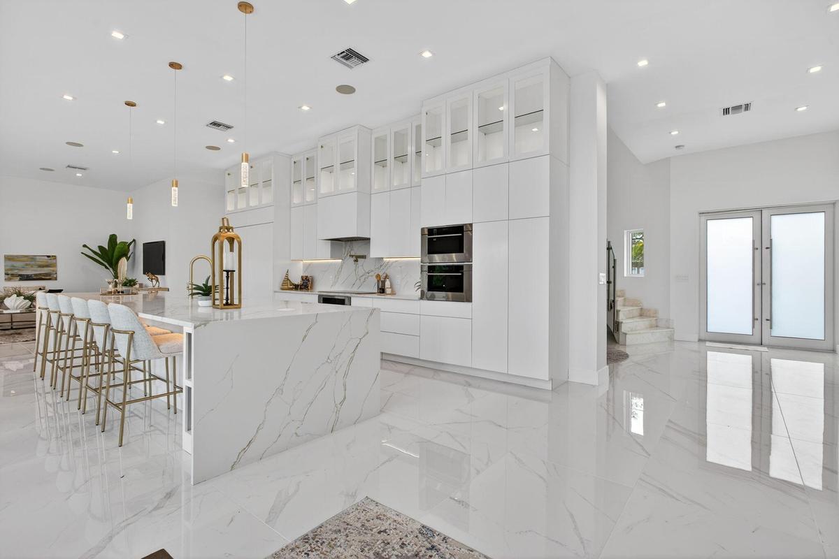 25-web-or-mls-2641-0037