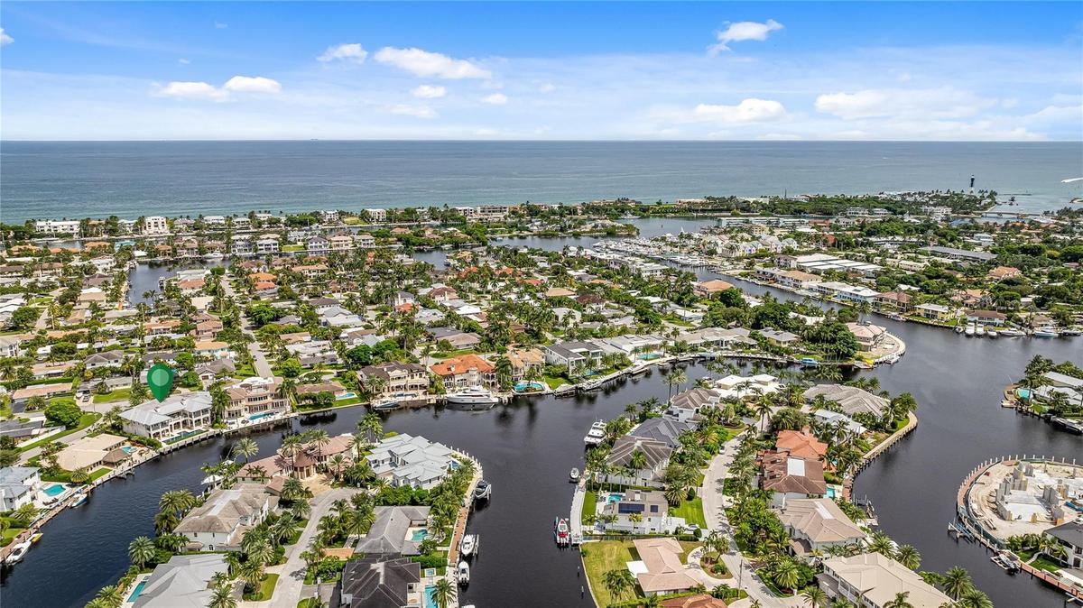Wide water corridor to the open ocean