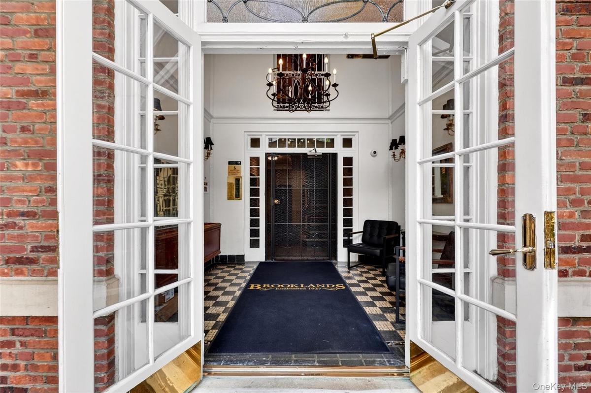 Beautiful Entry Foyer Welcomes Residents and Guests