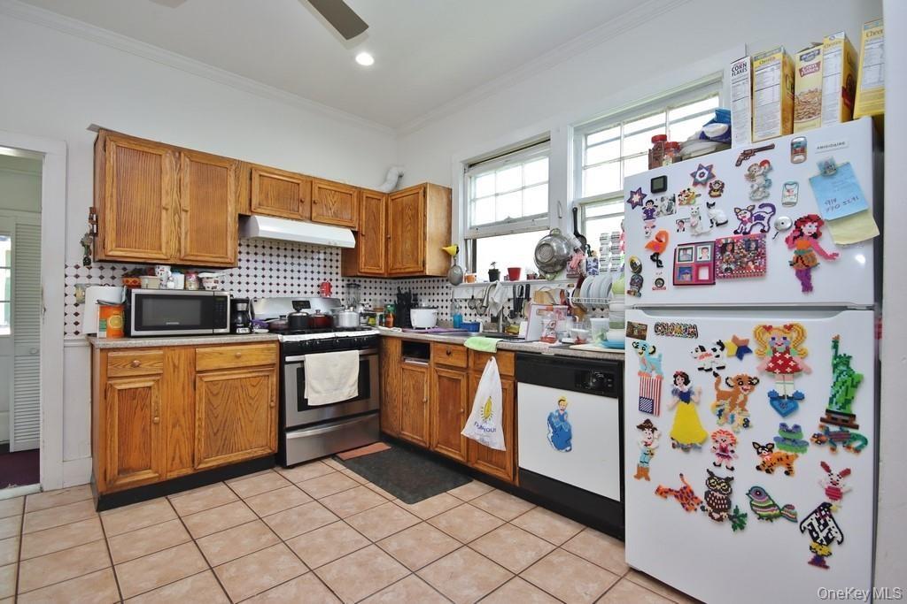 Kitchen has stainless stove