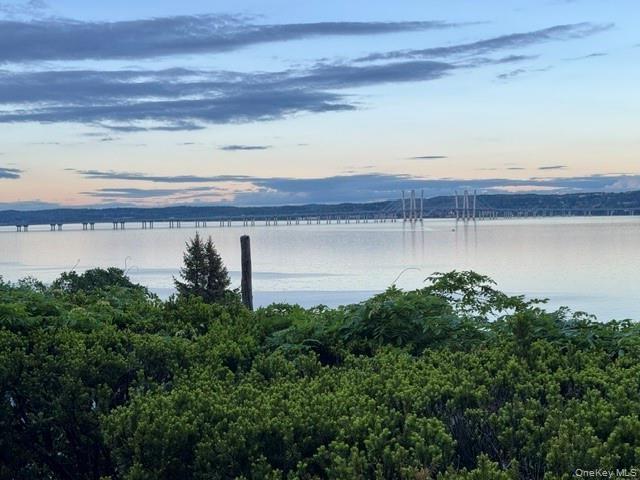 Can you see the bridge?River views from three levels. Unobstructed.