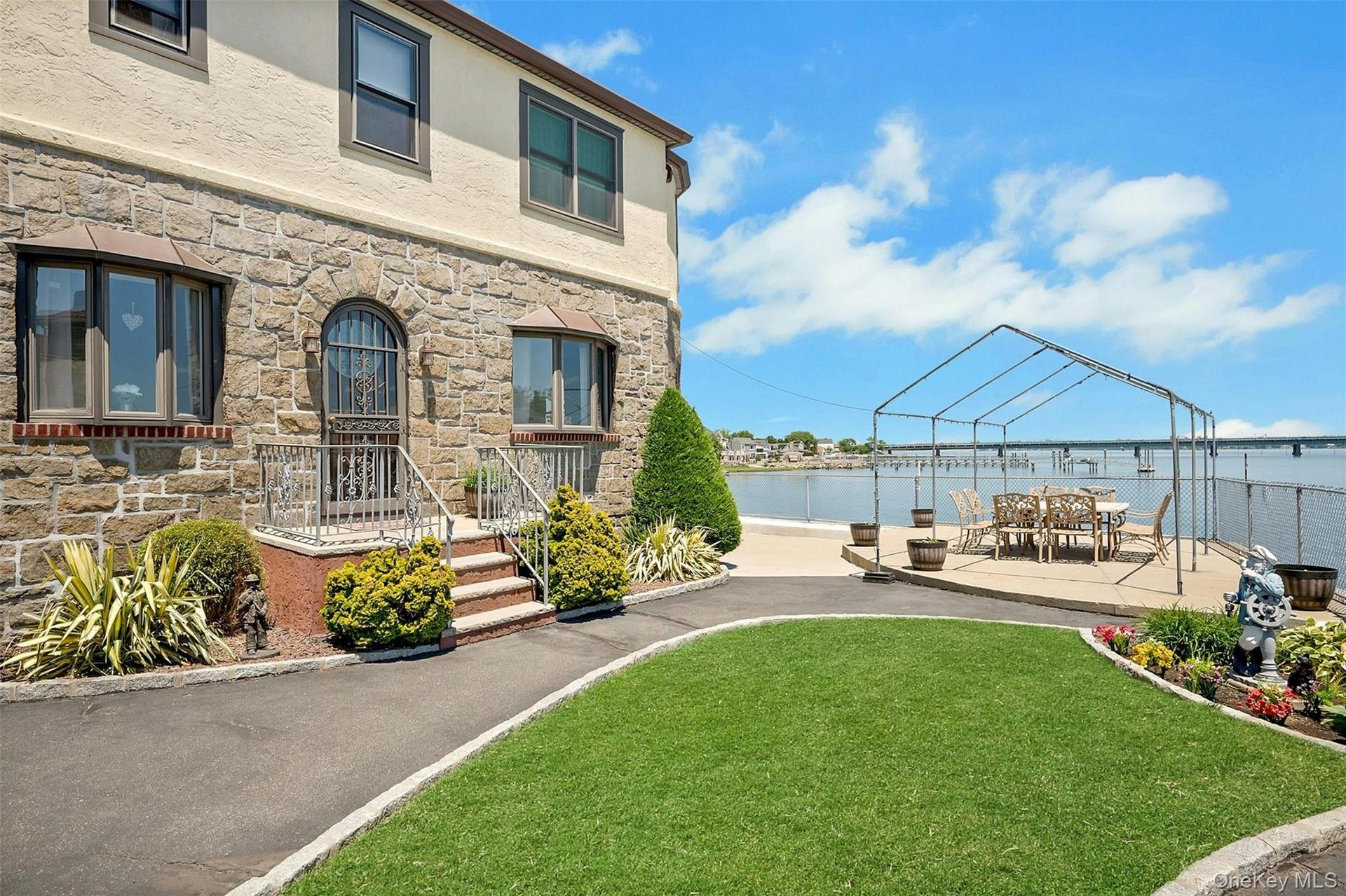Front of property with amazing views