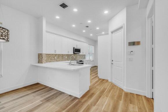 6 Kitchen (1)