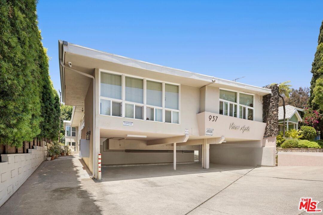Front of Property - 937 Hillda