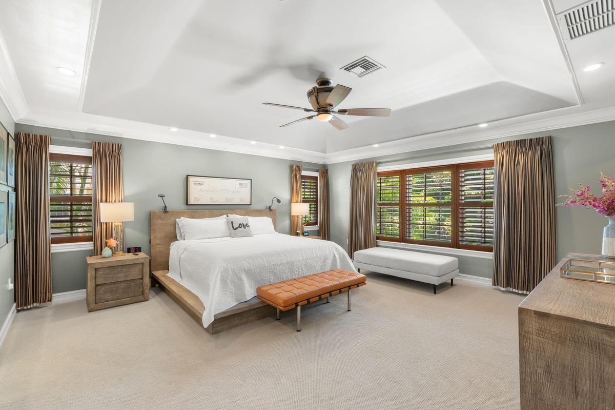 30-web-or-mls-633 NE 20th St, Wilton Man