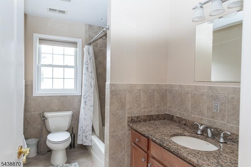full bathroom #1
