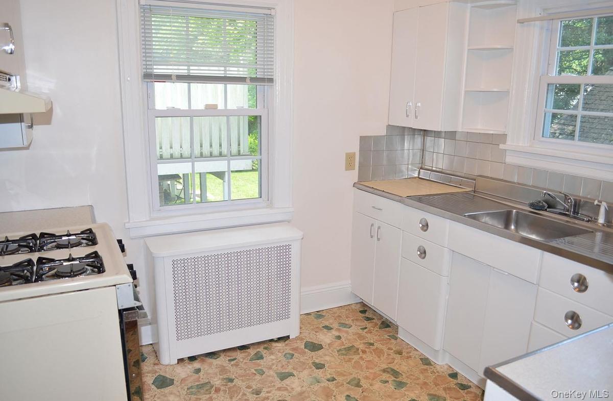 Vintage kitchen in good condition