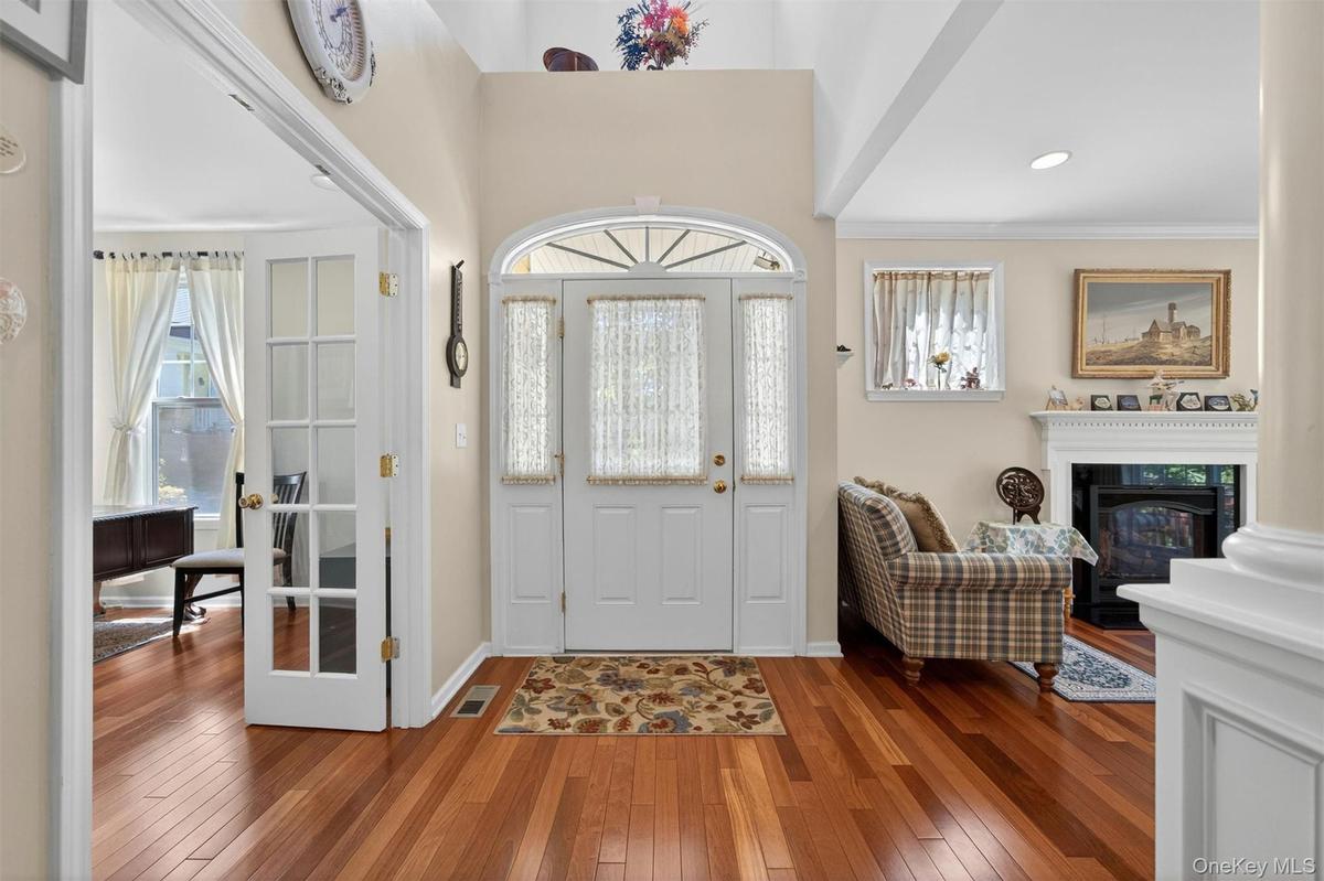Inside front door LOTS OF LIGHT