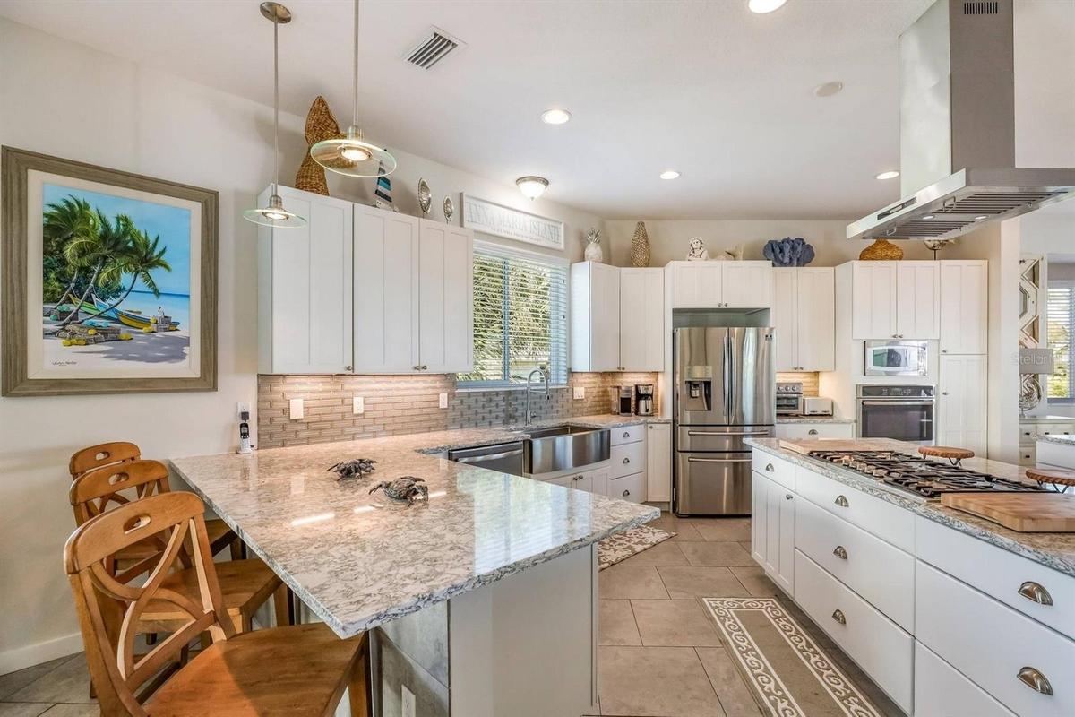 Tons of space for hosting and large gatherings!