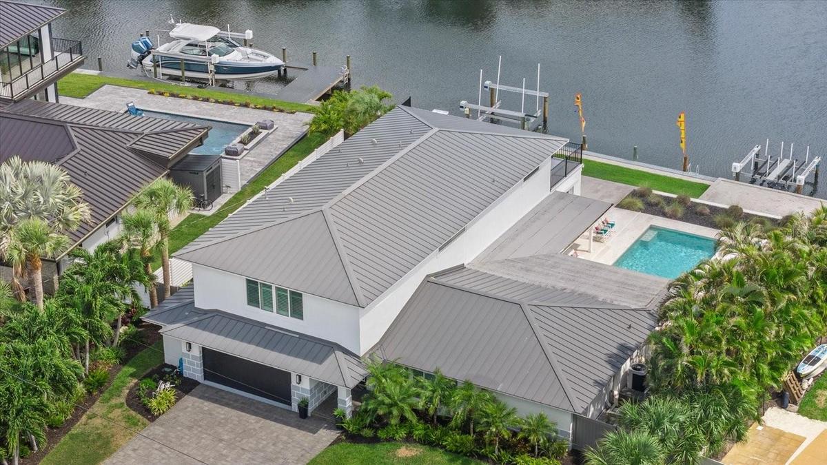 Metal and flat roofs replace in the past 5 years.