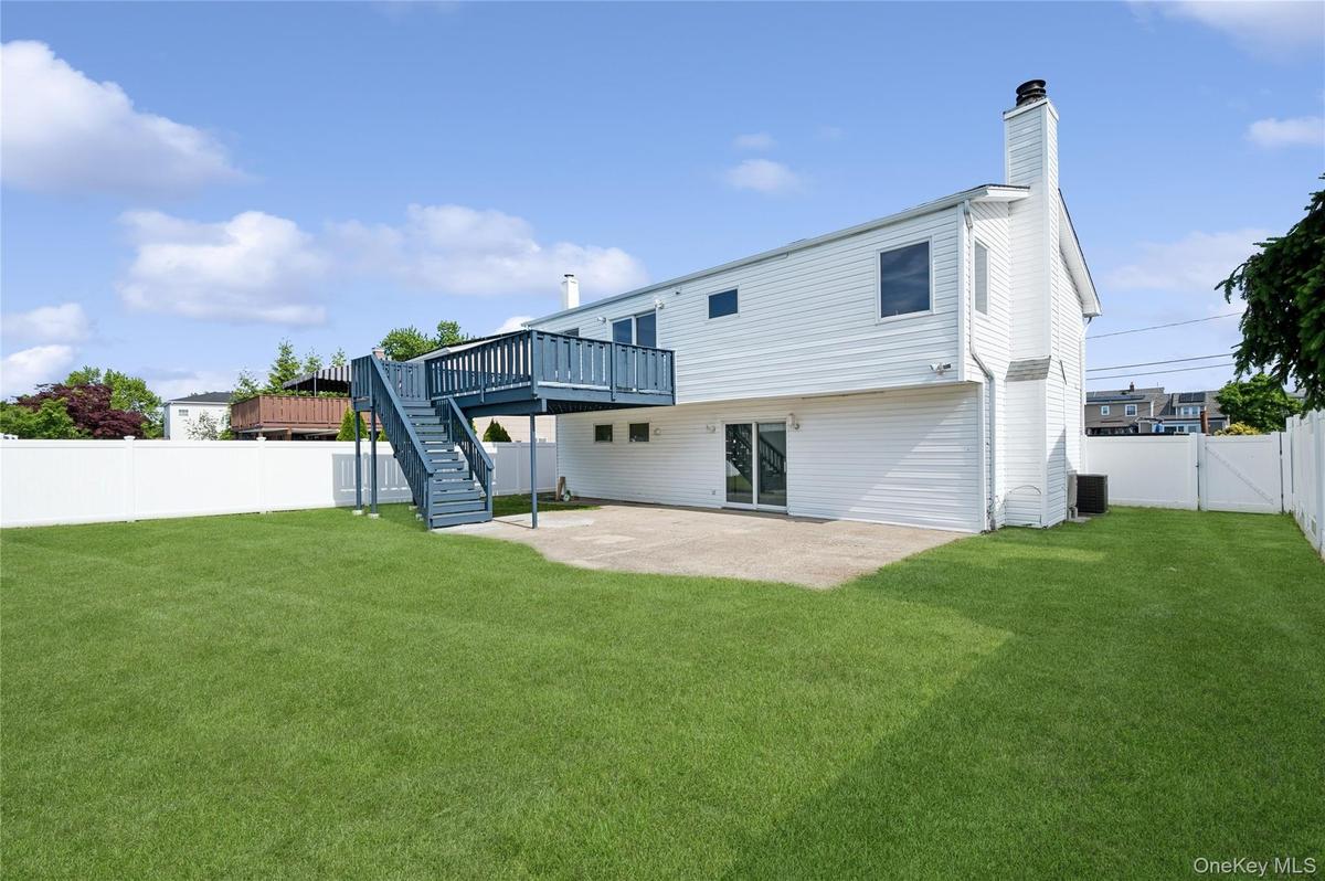 With 2 story deck