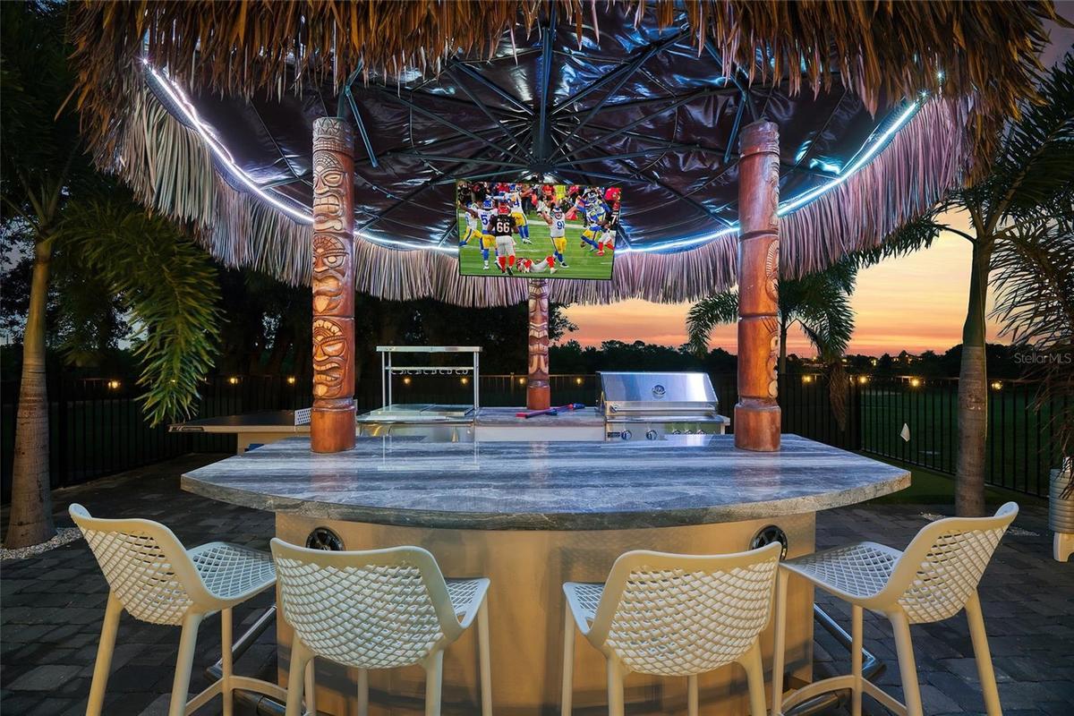 Outdoor Bar & Grill