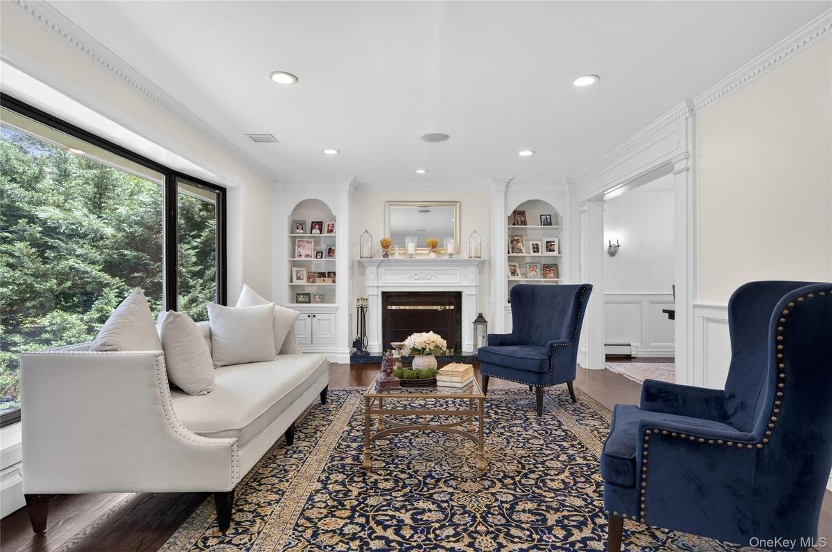 Living Room w/Fireplace