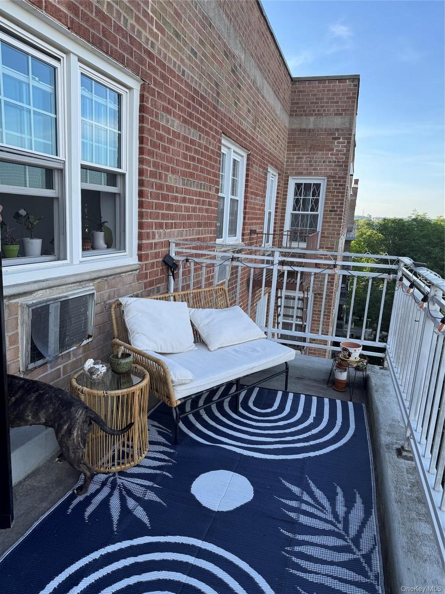 LARGE BALCONY FOR  FOR OUTDOOR BBQ OR EVENNING DELIGHT