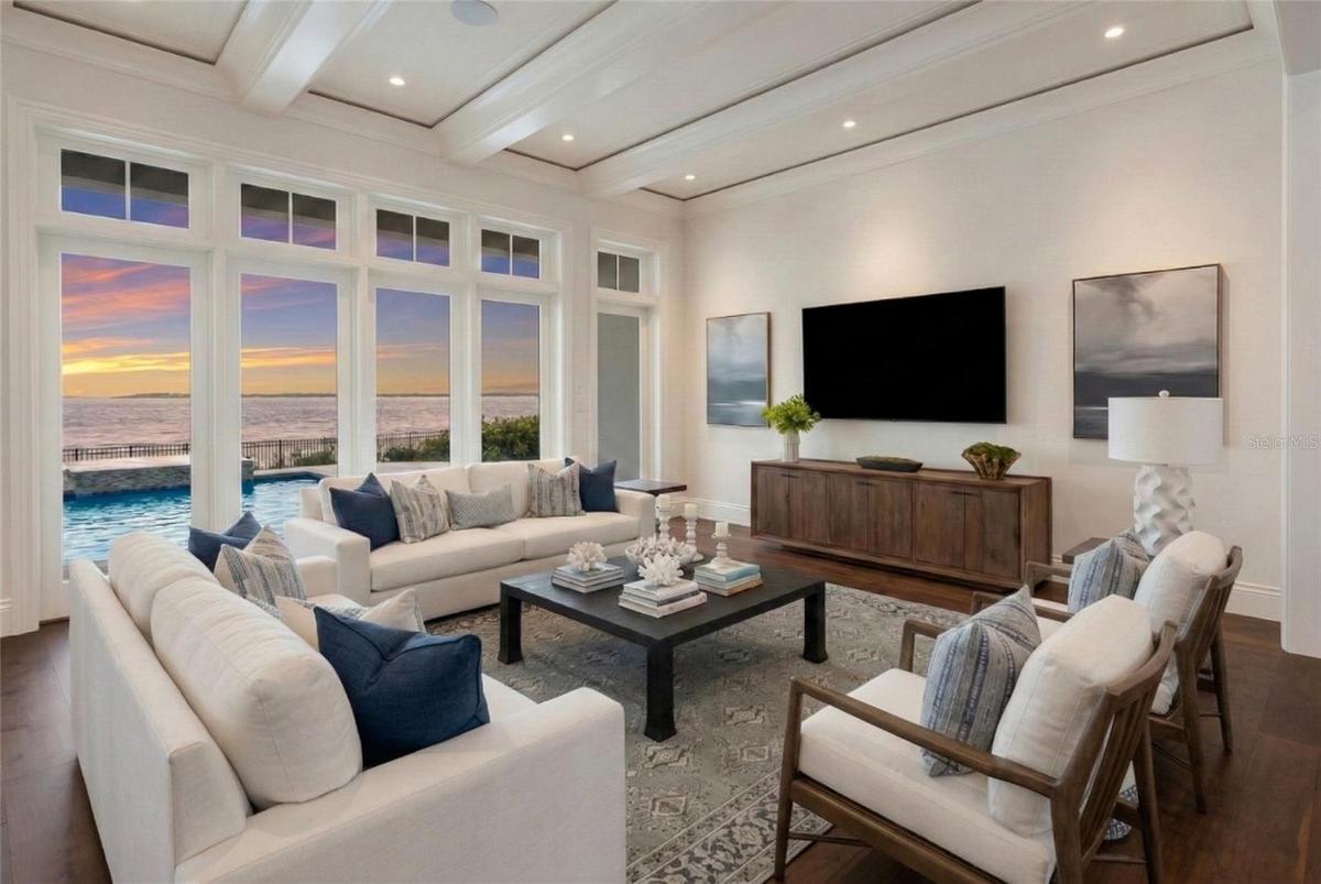 Living Room VS