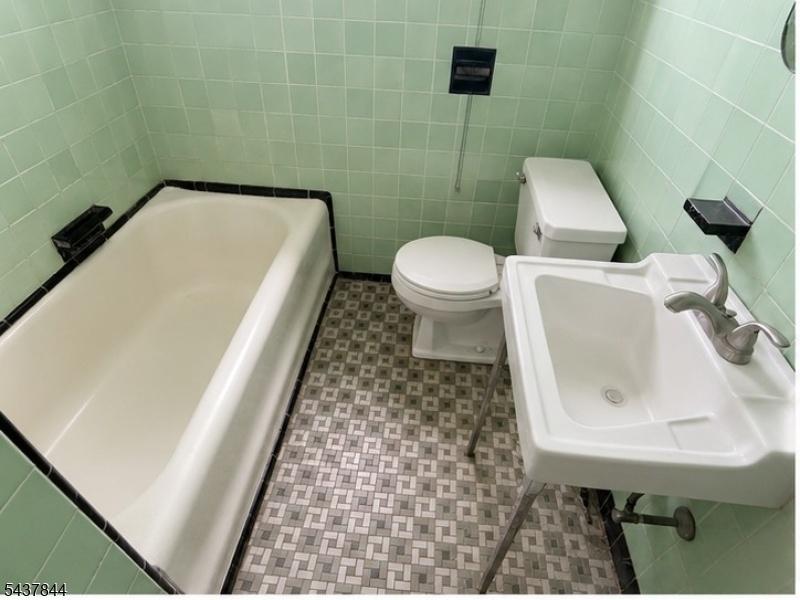 BATHROOM 2
