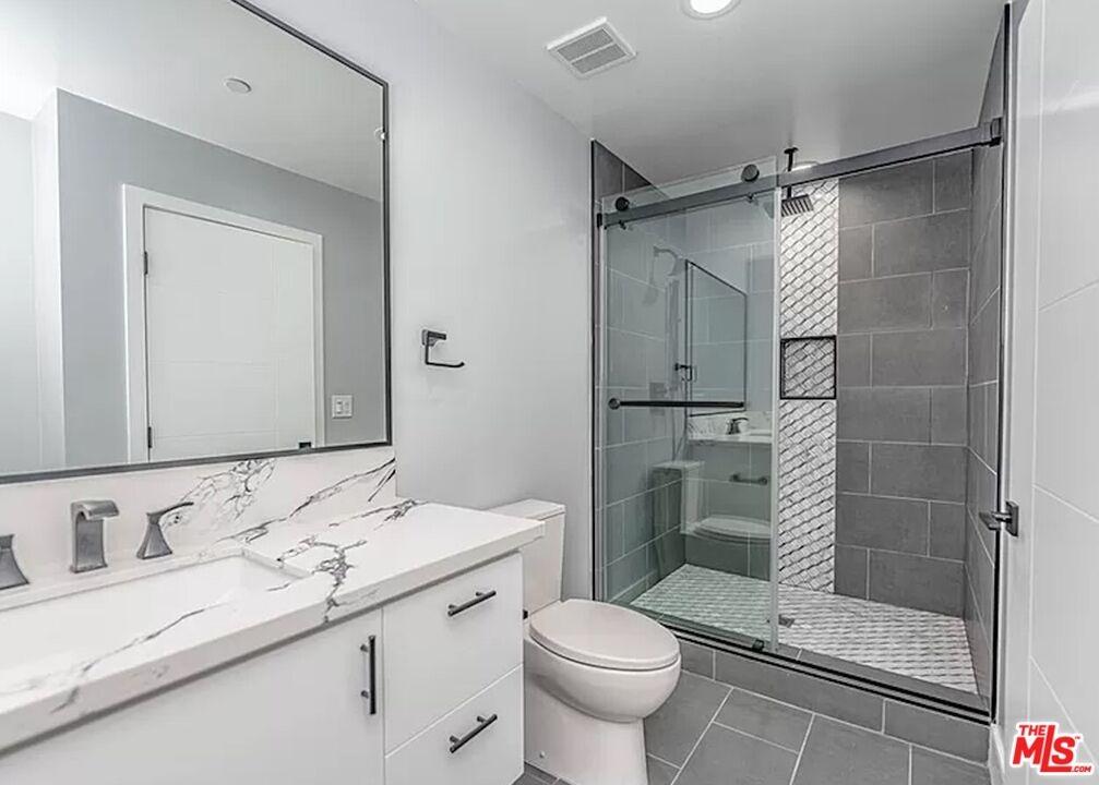 En-suite bathroom