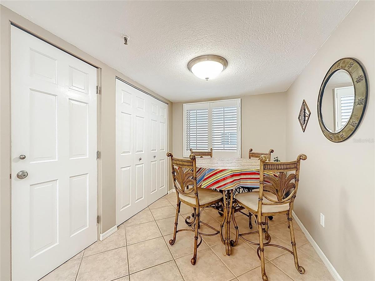 Dinette located in Kitchen!
