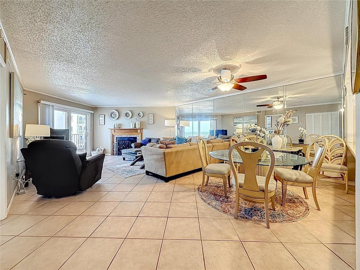 Dining and Living area great for entertaining!