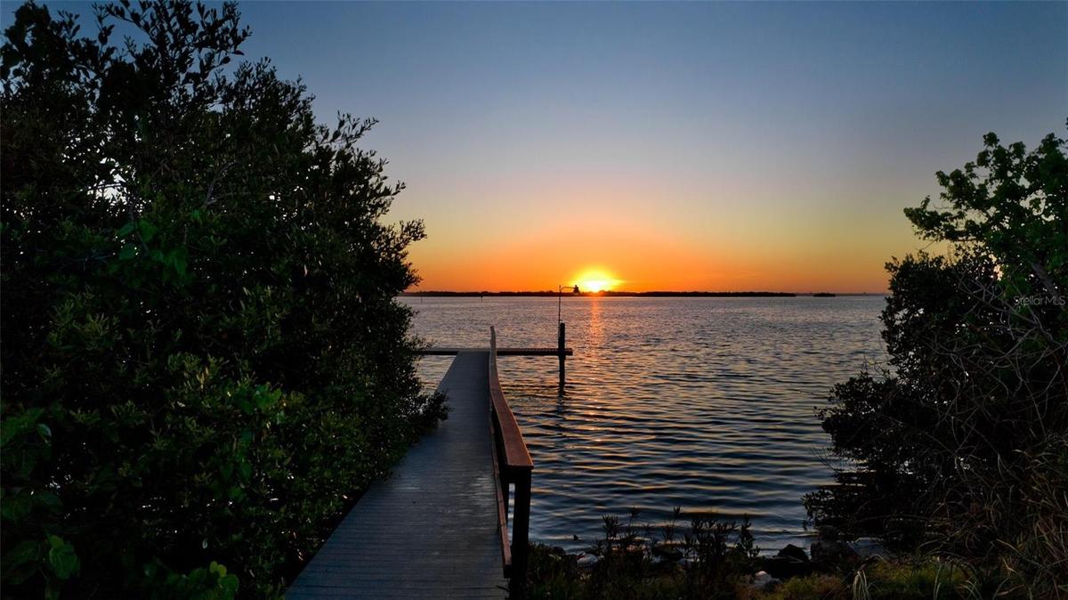 Your private 75-foot composite dock with 4,500-lb boat lift invites boating, paddleboarding and unforgettable sunrise mornings.