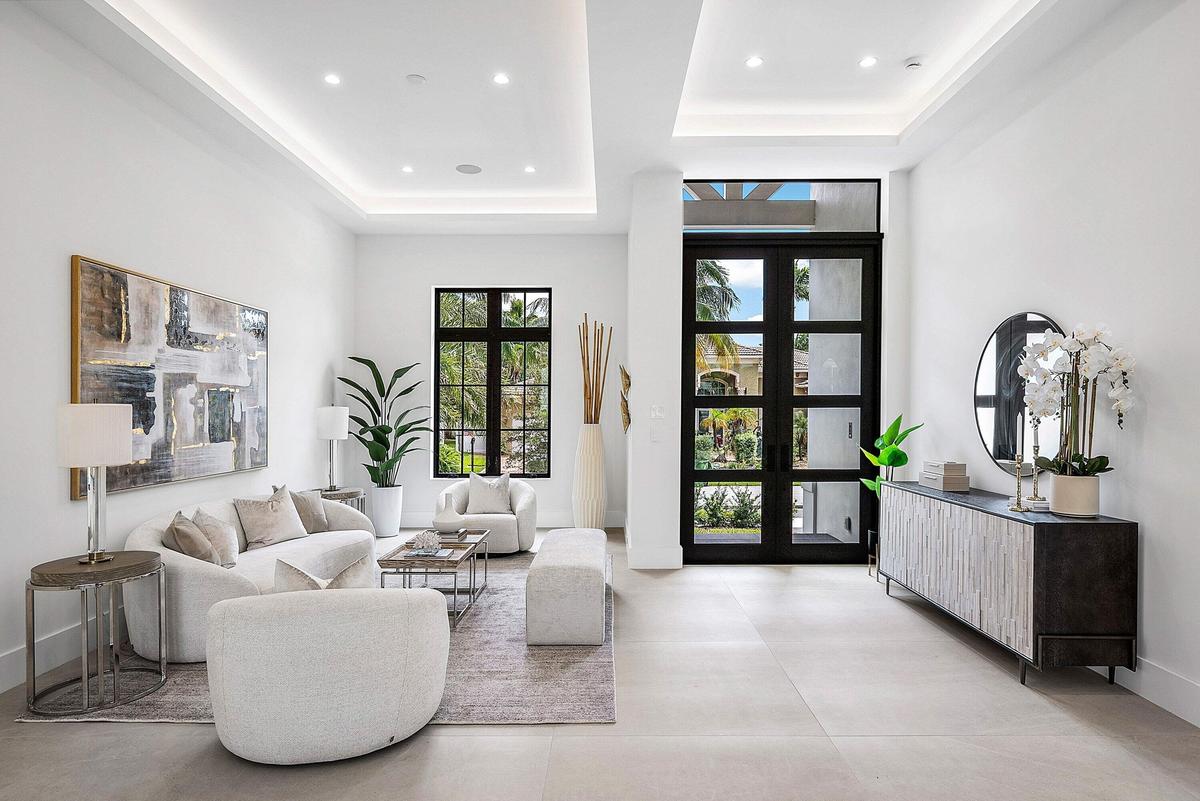 Entryway with 13ft ceilings