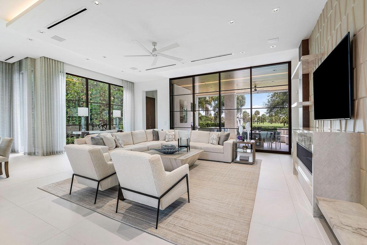 471_Royal_Palm_Way_07