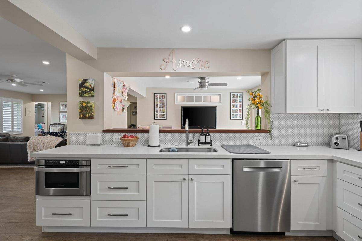 4141 Northeast 22nd Terrace - 23.jpg-SMA