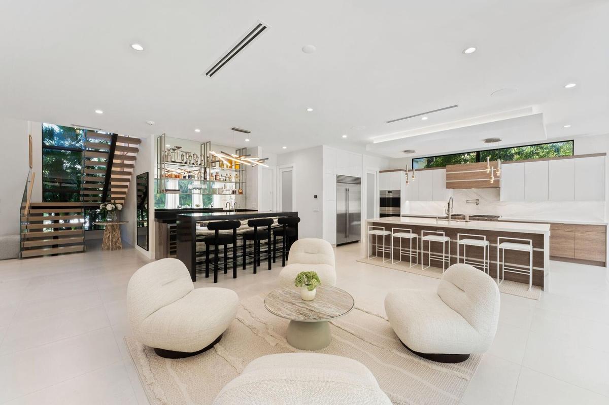 wet bar seating and kitchen