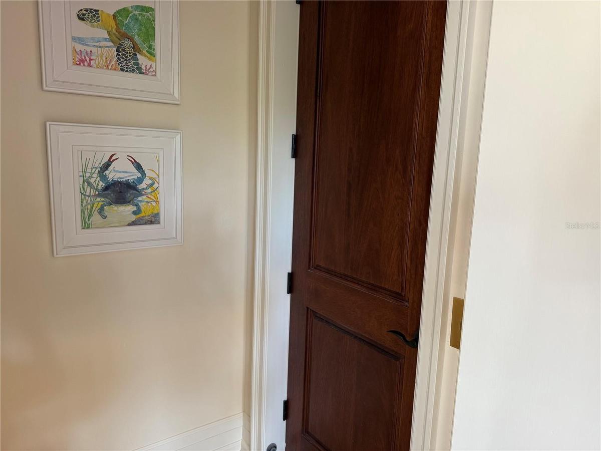 Elevator / Foyer