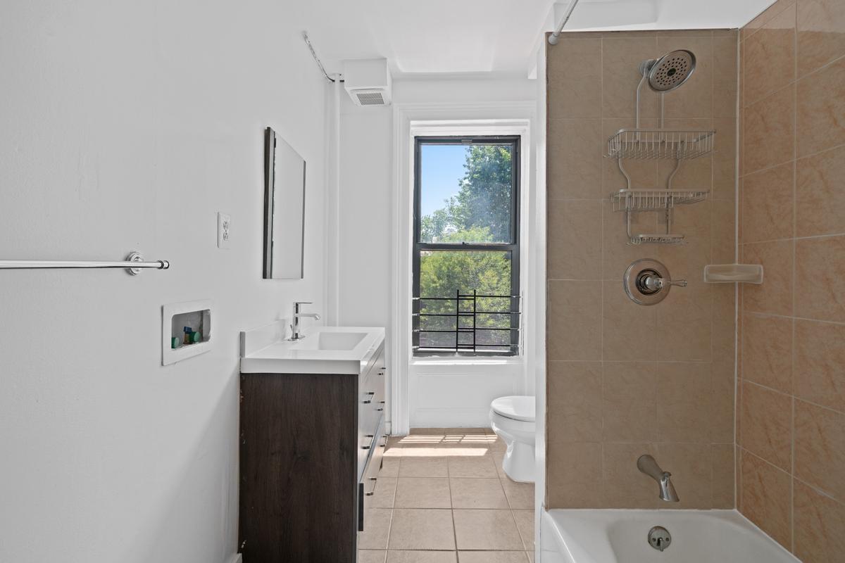 Full Bathroom