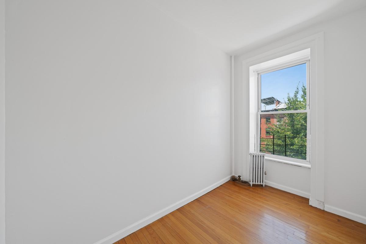 Secondary Bedroom/Home Office/Nursery/Flexspace