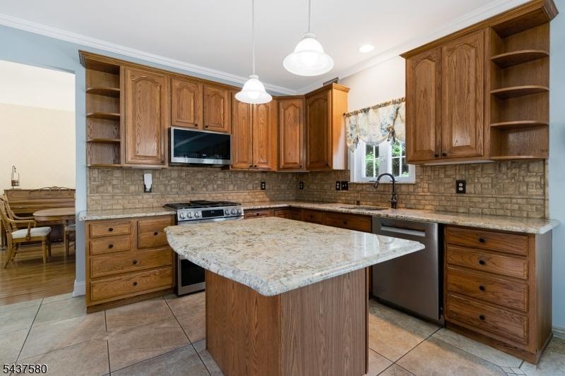 EAT IN KITCHEN